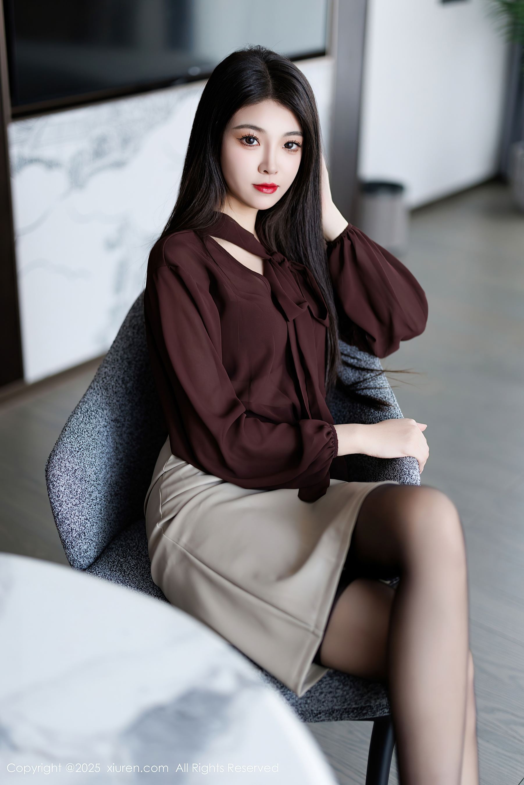 秀人网 No.9868 初梦瑶 黑丝美腿