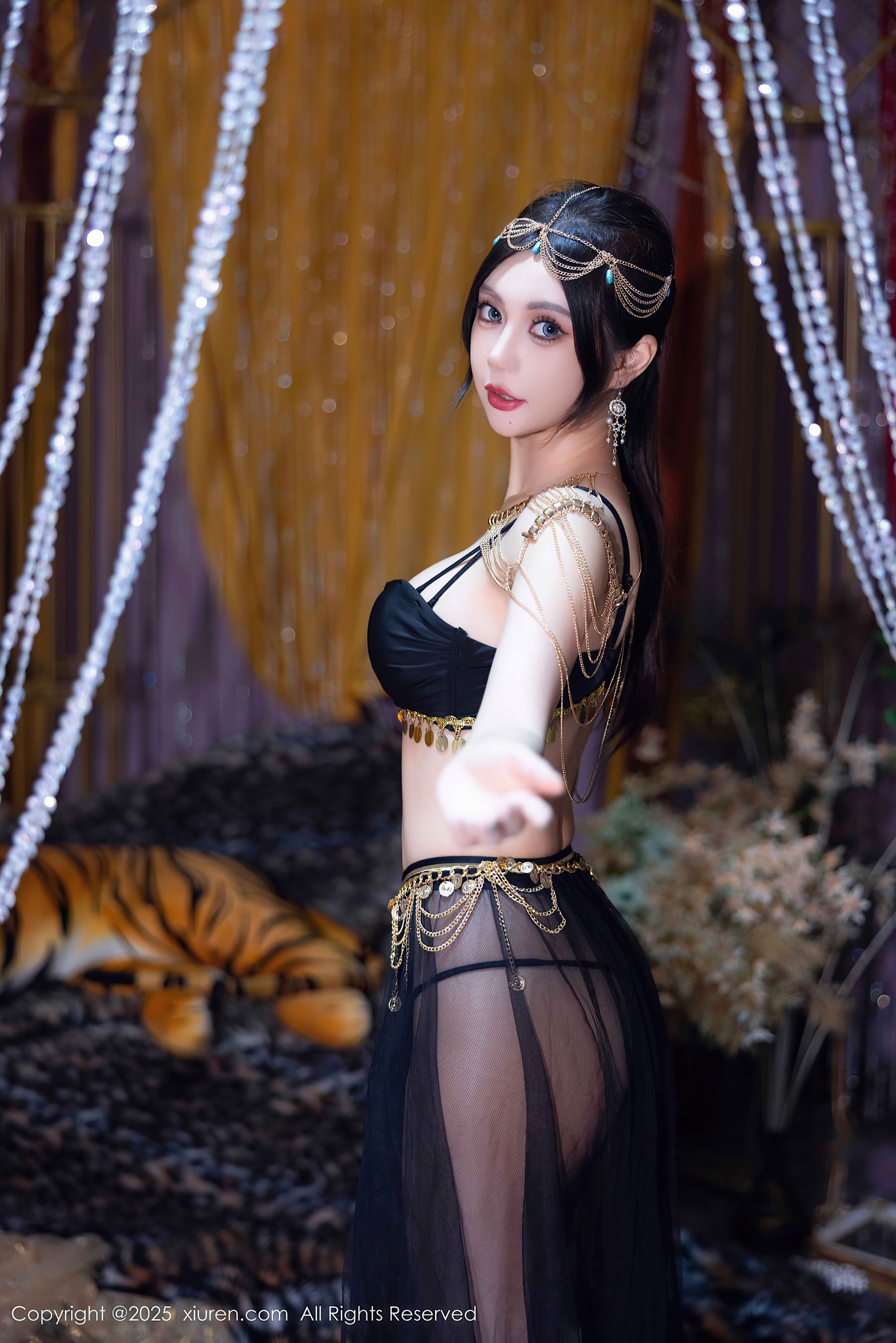 秀人网 No.10018 绮里嘉ula 黑丝美腿