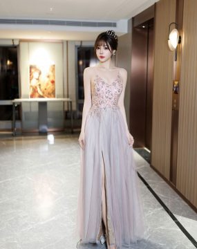 秀人网 No.9699 徐莉芝Booty 丝袜美腿