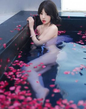 秀人网 No.9778 桃妖夭 浴池美腿